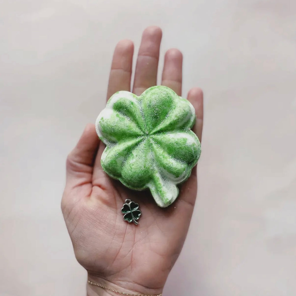 shamrock bath bomb (surprise toy inside)