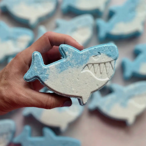 shark bath bomb (surprise toy inside)